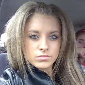 Я Тамара, 22, из Эльбана, ищу знакомство для дружбы