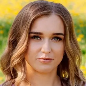 Я Ольга, 26, знакомлюсь для открытые отношения в Великом Новгороде