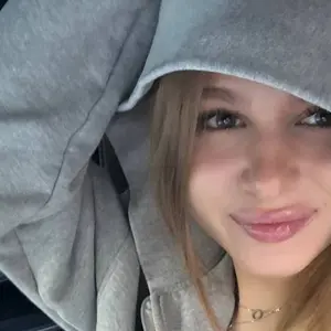 Я Лера, 18, из Кизилюрта, ищу знакомство для общения