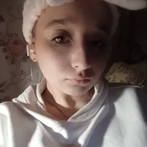 Я Олеся, 18, из Бронниц, ищу знакомство для приятного времяпровождения