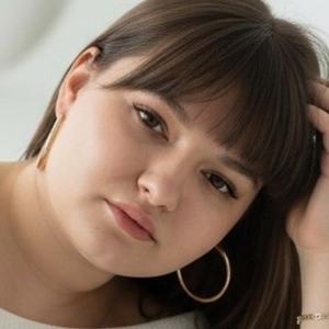 Я Карина, 18, из Иркутска, ищу знакомство для приятного времяпровождения