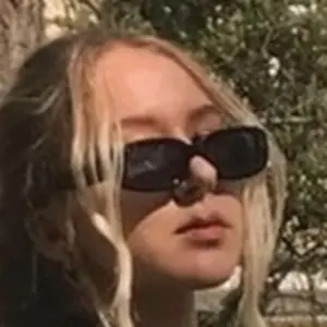 Я Есения, 25, знакомлюсь для приятного времяпровождения в Белове