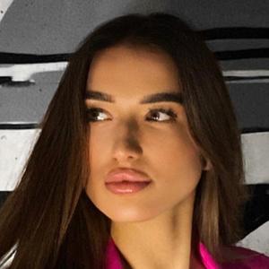 Дина из Чебоксар, ищу на сайте приятное времяпровождение