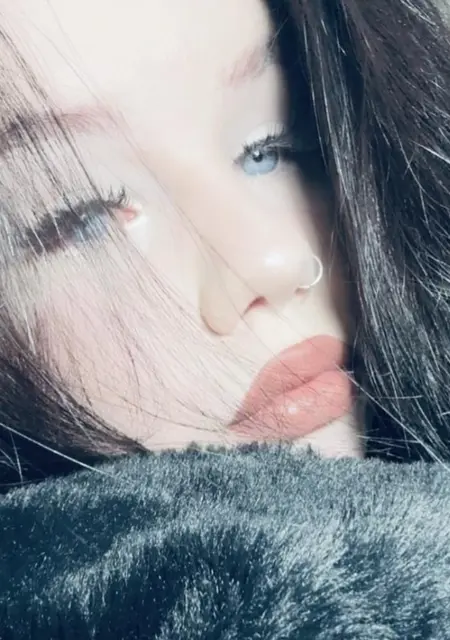 Я Ника, 18, из Санкт-Петербурга, ищу знакомства на одну ночь