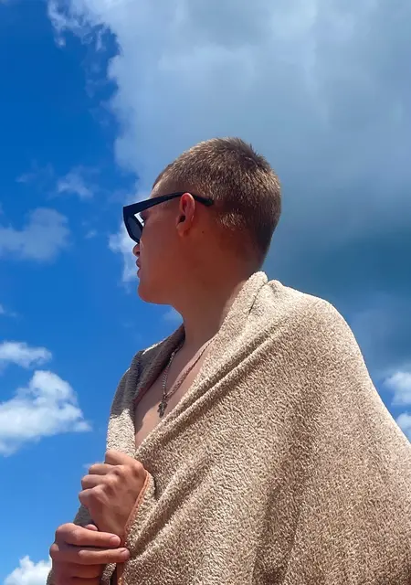 Я Лев, 21, из Симферополя, ищу знакомства без обязательств