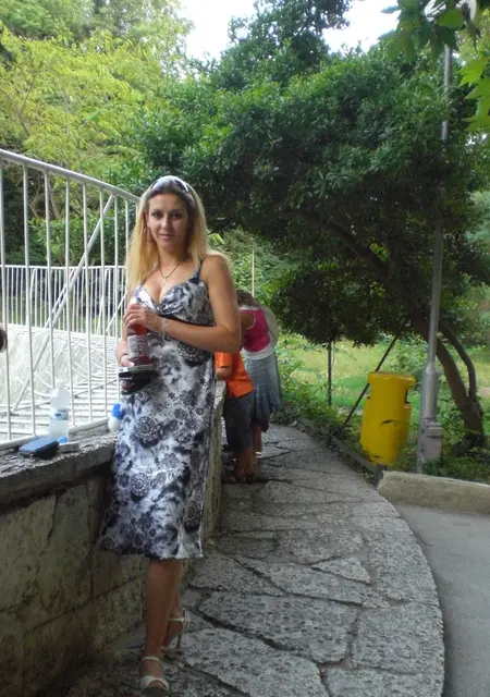 Я Вера, 22, из Кугеси, ищу знакомства на одну ночь