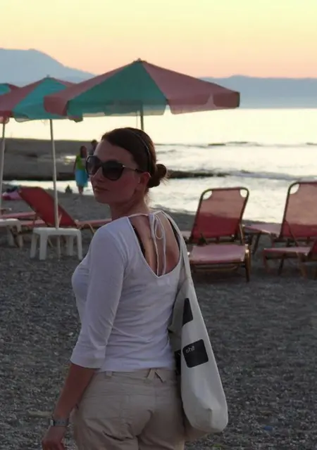 Я Снежана, 25, из Жирновска, ищу знакомства на одну ночь