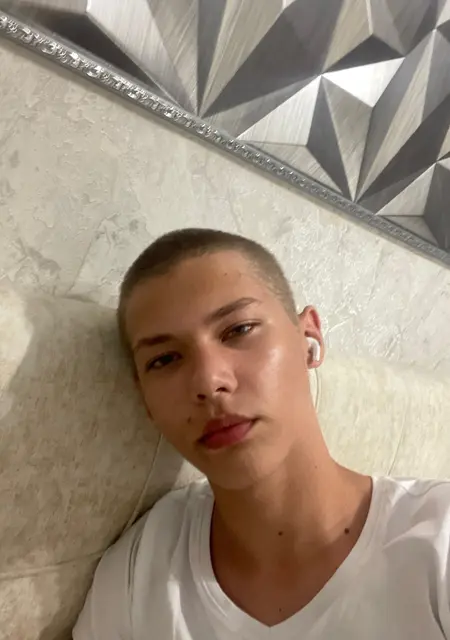 Я Михаил, 20, знакомлюсь без обязательств в Краскове