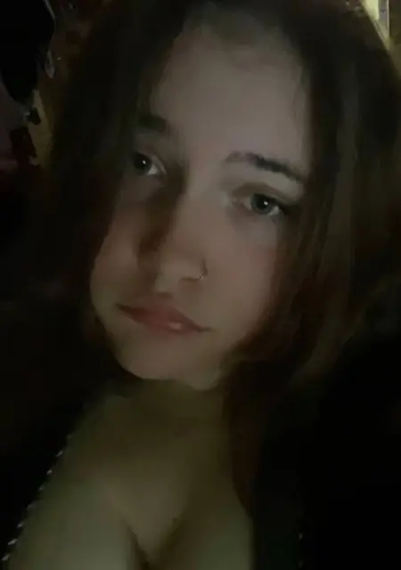 Я Марго, 18, из Санкт-Петербурга, ищу знакомство для вирта