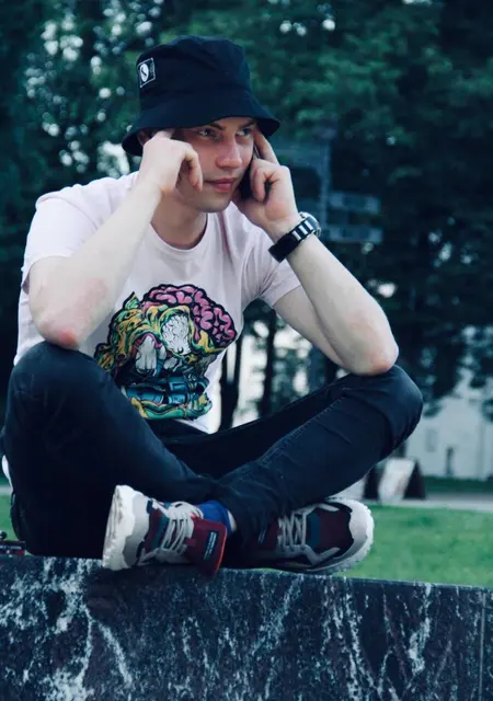 Я Максим, 24, из Екатеринбурга, ищу знакомства на одну ночь