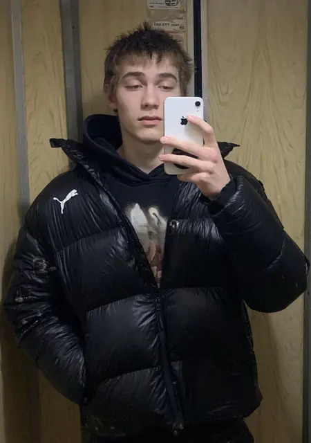 Кирилл из Ижевска, ищу на сайте знакомства на одну ночь