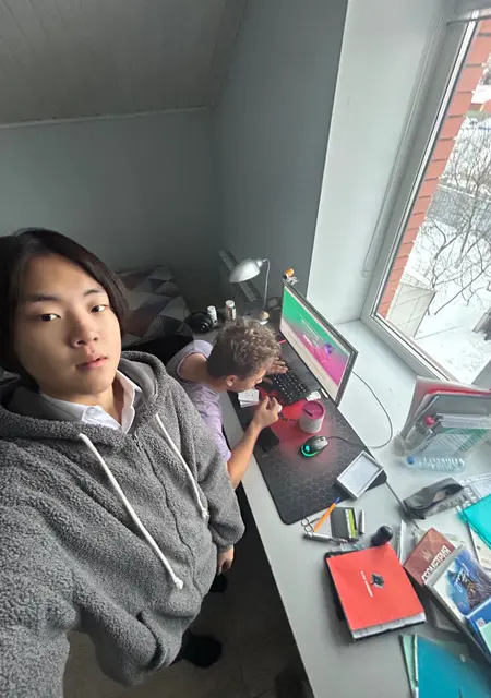 Я Вова, 20, из Отрадного, ищу знакомства без обязательств