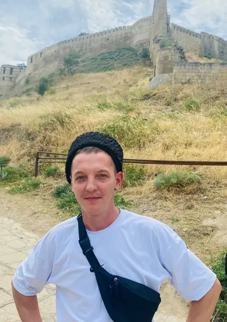 Я Артем, 34, из Йошкар-Олы, ищу знакомства на одну ночь