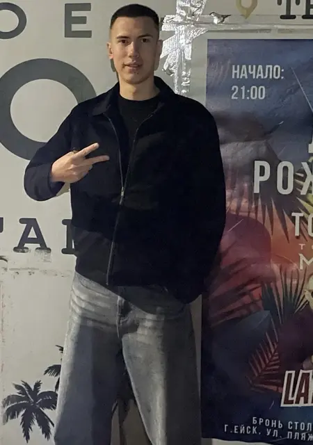 Я Ilya, 20, из Санкт-Петербурга, ищу знакомство для постоянных отношений