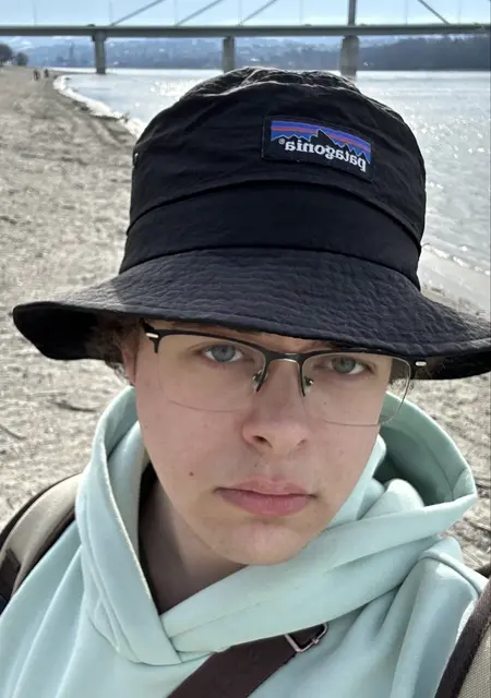 Ярослав из Москвы, ищу на сайте знакомства без обязательств