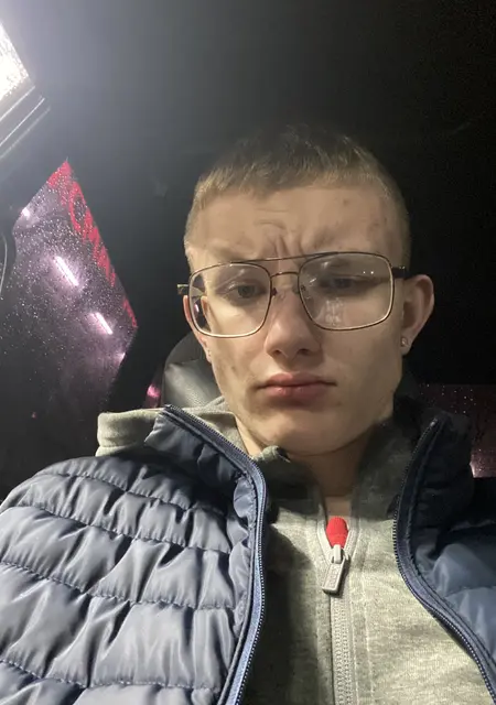 Я Ваня, 23, из Гусь-Хрустального, ищу знакомство для приятного времяпровождения