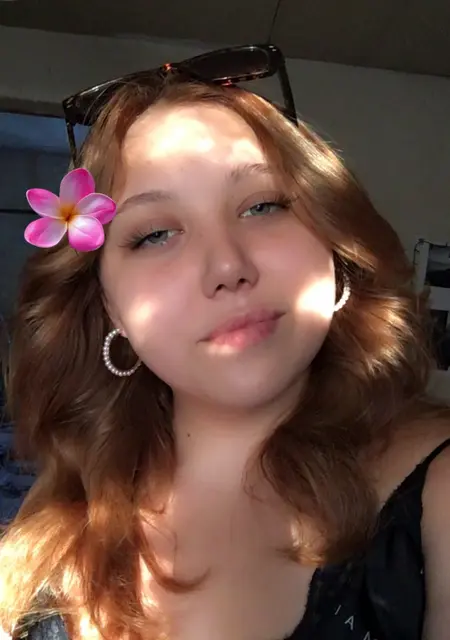 Я Валерия, 18 років з Маріуполя, шукаю знайомство для спілкування