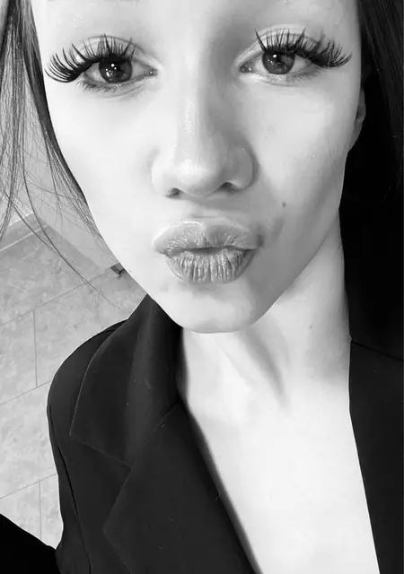 Я Soneshka, 18, знакомлюсь без обязательств в Екатеринбурге