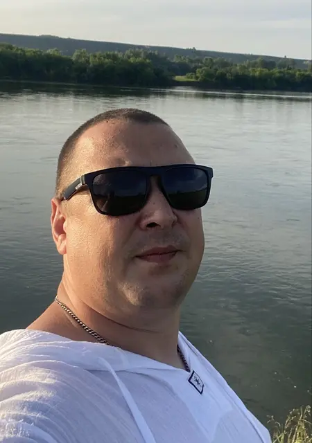 Михаил из Санкт-Петербурга, ищу на сайте открытые отношения
