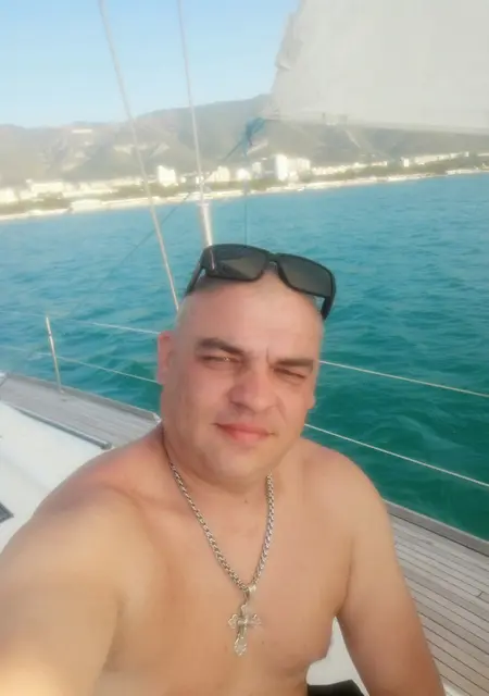 Влад из Крымска, ищу на сайте знакомства на одну ночь
