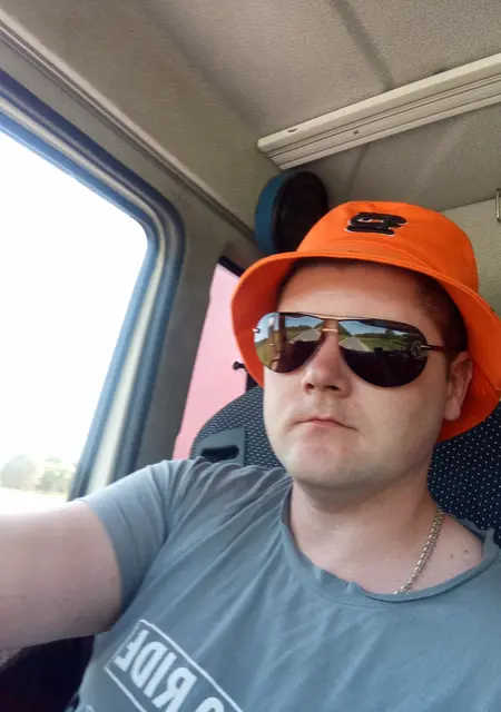 Я Сергей, 30, из Людинова, ищу знакомство для приятного времяпровождения