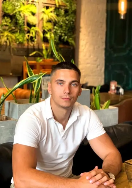 Евгений из Озерска, ищу на сайте вирта