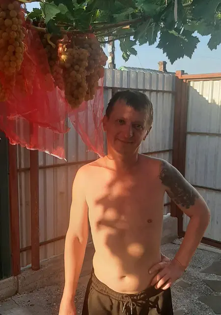 Дима из Калуги, мне 46, познакомлюсь на одну ночь