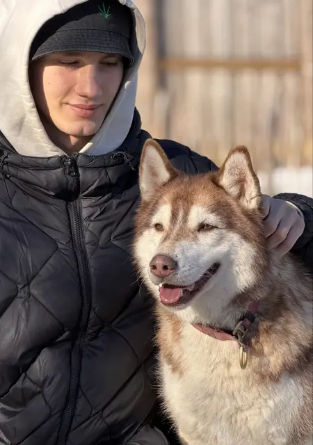 Я Владимир, 18, из Мурино, ищу знакомство для открытые отношения