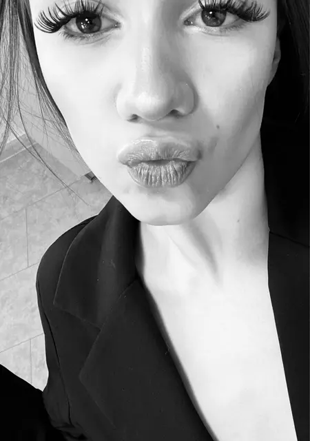 Я Soneshka, 18, знакомлюсь без обязательств в Екатеринбурге