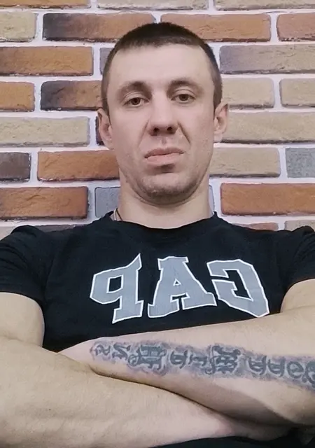 Я Дмитрий Мельник, 33, знакомлюсь на одну ночь в Москве