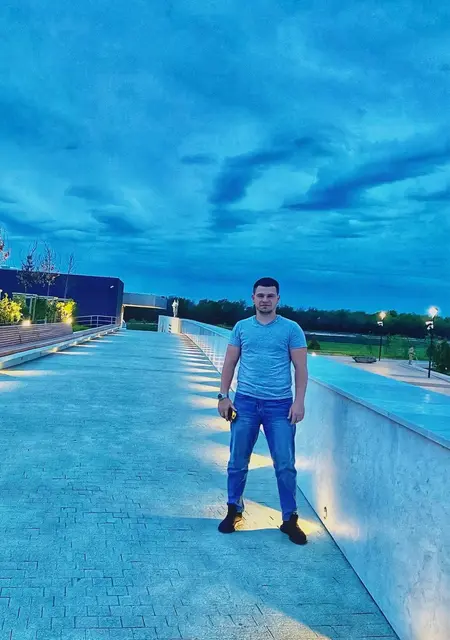 Дитрий из Санкт-Петербурга, мне 29, познакомлюсь на одну ночь