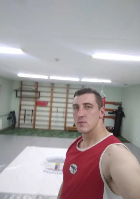 Леха из Зеленогорска, ищу на сайте знакомства на одну ночь