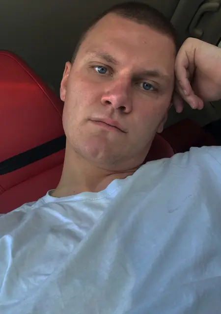 Я Артём, 20, знакомлюсь без обязательств в Краснодаре