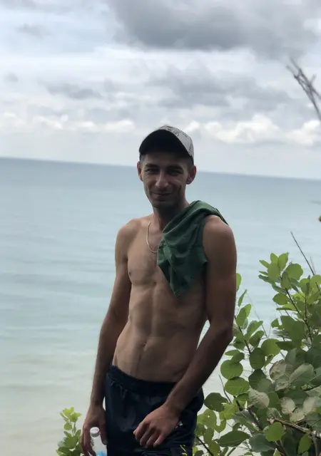 Я Рома, 31, из Каменска, ищу знакомства без обязательств