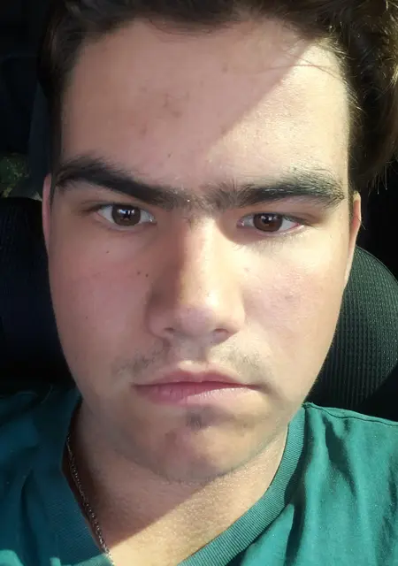 Я Георгий, 21, знакомлюсь на одну ночь в Артеме