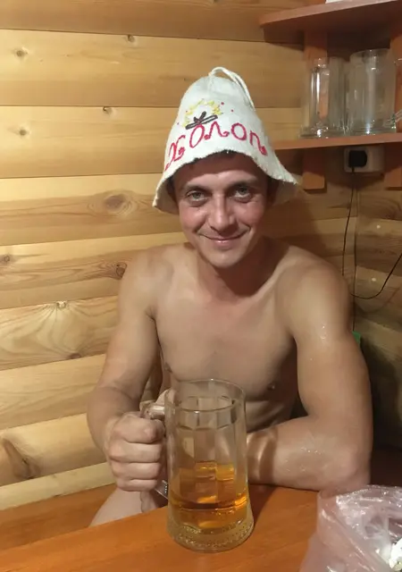 Максим из Маркса, мне 40, познакомлюсь для приятного времяпровождения