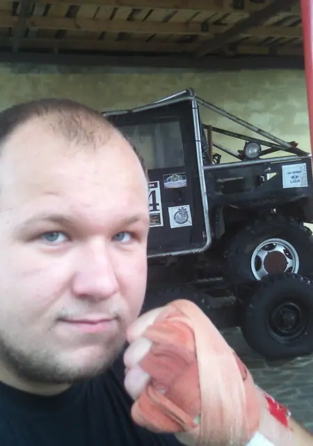 Viktor из Щигров, мне 38, познакомлюсь на одну ночь