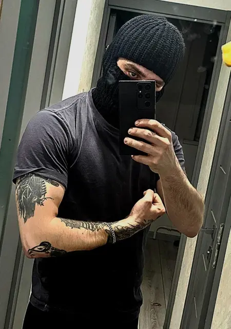 Я Роберт, 26, из Санкт-Петербурга, ищу знакомства на одну ночь