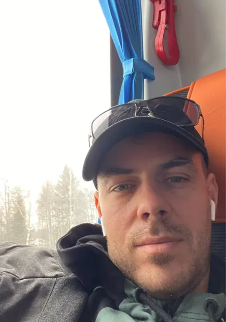 Игорь из Губахи, мне 28, познакомлюсь для приятного времяпровождения